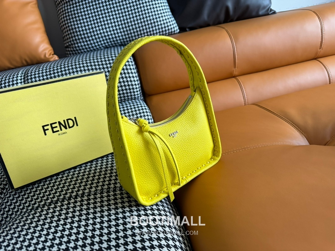 Fendi Fendessence Cuoio Romano Leather Crescent Bag 펜디 펜데센스 쿠오이오 로마노 가죽 크레센트 숄더백 094M68 28cm 2