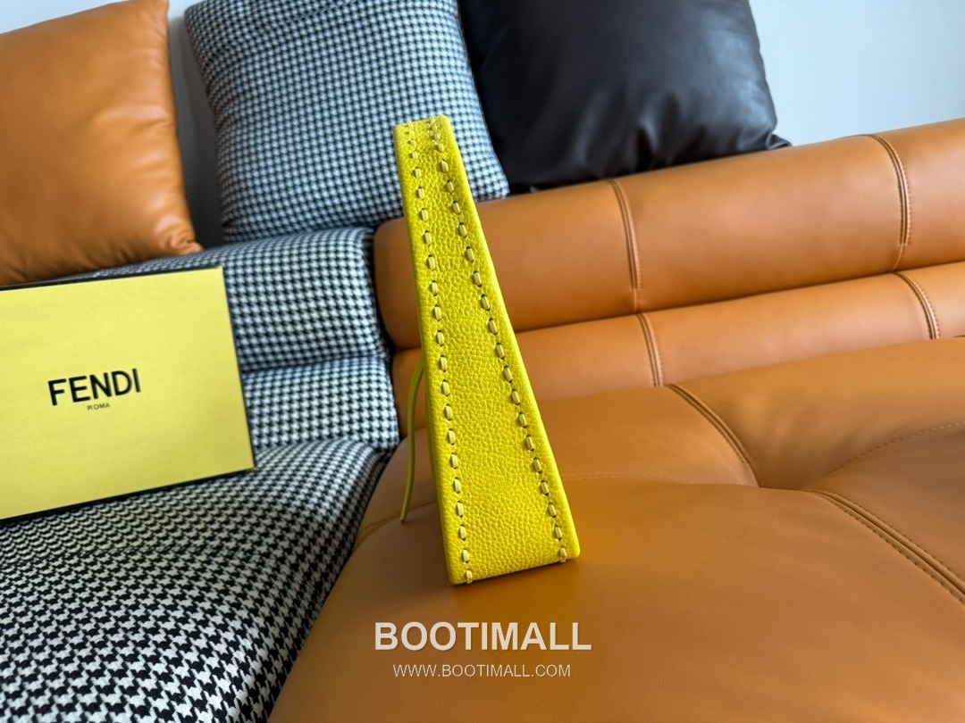 Fendi Fendessence Cuoio Romano Leather Crescent Bag 펜디 펜데센스 쿠오이오 로마노 가죽 크레센트 숄더백 094M68 28cm 3