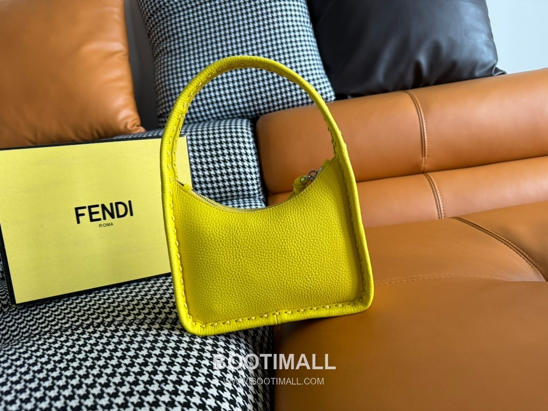 Fendi Fendessence Cuoio Romano Leather Crescent Bag 펜디 펜데센스 쿠오이오 로마노 가죽 크레센트 숄더백 094M68 28cm 4