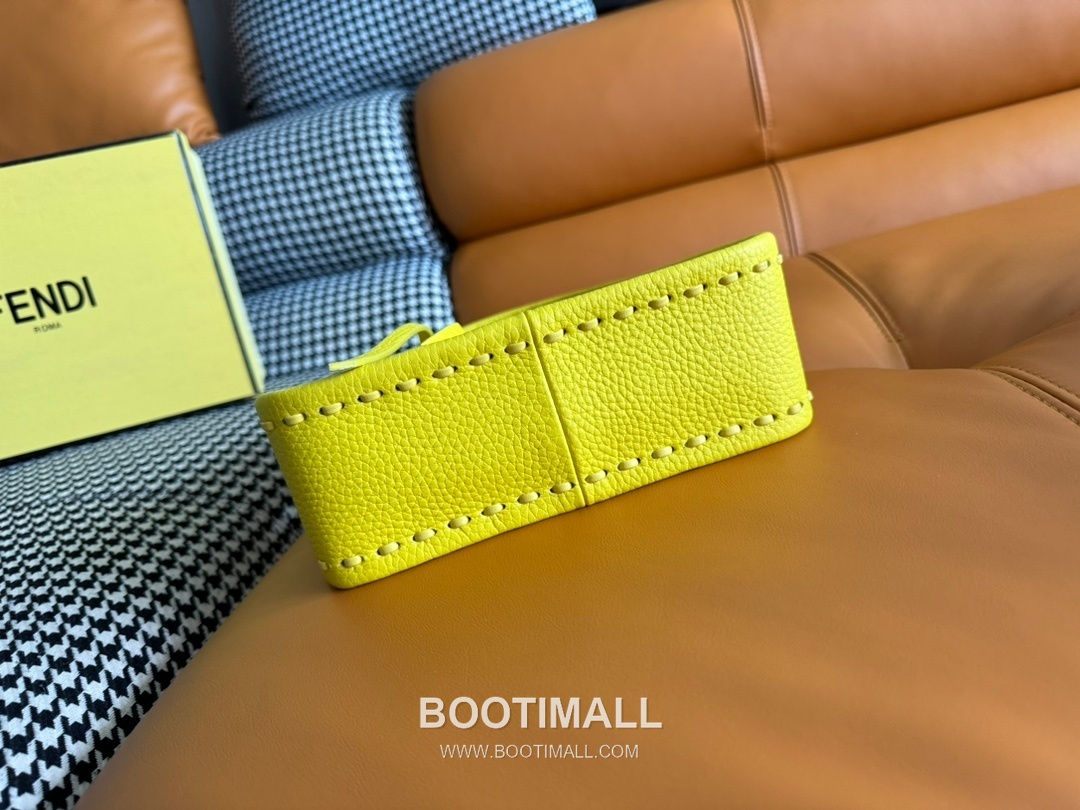 Fendi Fendessence Cuoio Romano Leather Crescent Bag 펜디 펜데센스 쿠오이오 로마노 가죽 크레센트 숄더백 094M68 28cm 5