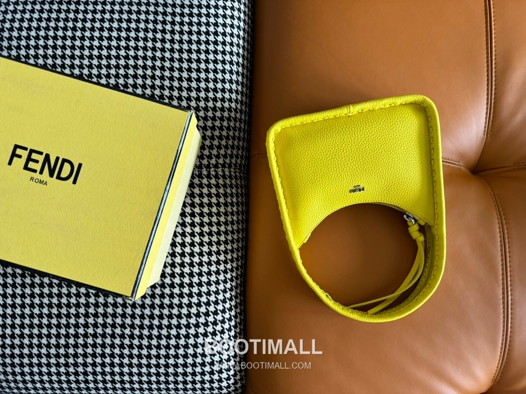 Fendi Fendessence Cuoio Romano Leather Crescent Bag 펜디 펜데센스 쿠오이오 로마노 가죽 크레센트 숄더백 094M68 28cm 6