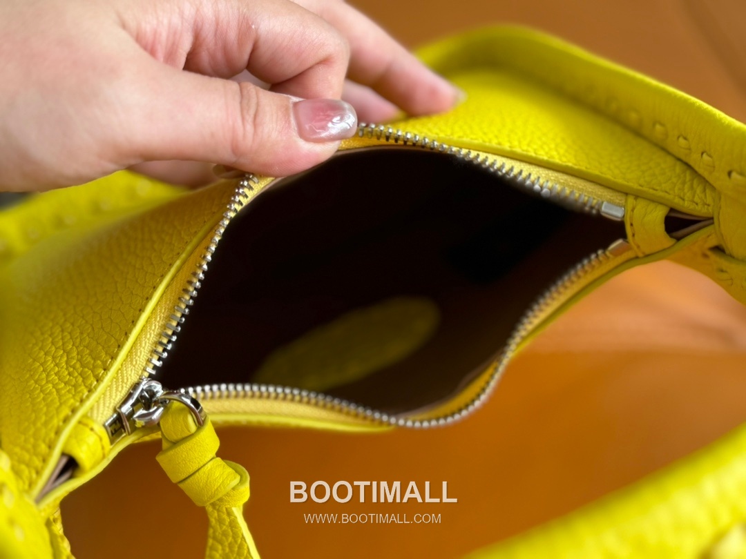 Fendi Fendessence Cuoio Romano Leather Crescent Bag 펜디 펜데센스 쿠오이오 로마노 가죽 크레센트 숄더백 094M68 28cm 7