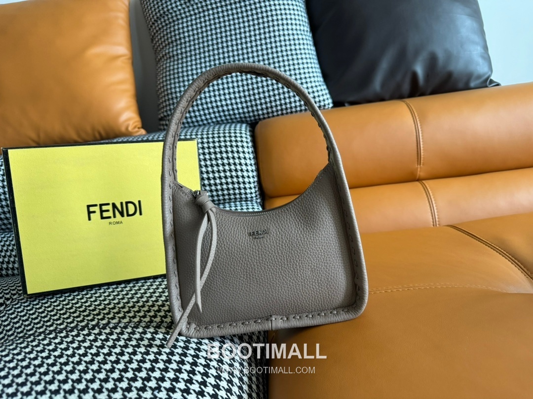 Fendi Fendessence Cuoio Romano Leather Crescent Bag 펜디 펜데센스 쿠오이오 로마노 가죽 크레센트 숄더백 094M68 28cm 1