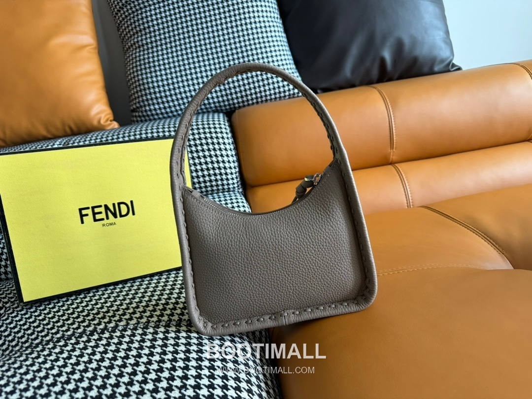 Fendi Fendessence Cuoio Romano Leather Crescent Bag 펜디 펜데센스 쿠오이오 로마노 가죽 크레센트 숄더백 094M68 28cm 4