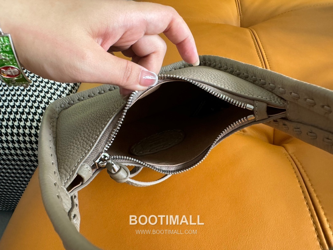 Fendi Fendessence Cuoio Romano Leather Crescent Bag 펜디 펜데센스 쿠오이오 로마노 가죽 크레센트 숄더백 094M68 28cm 7