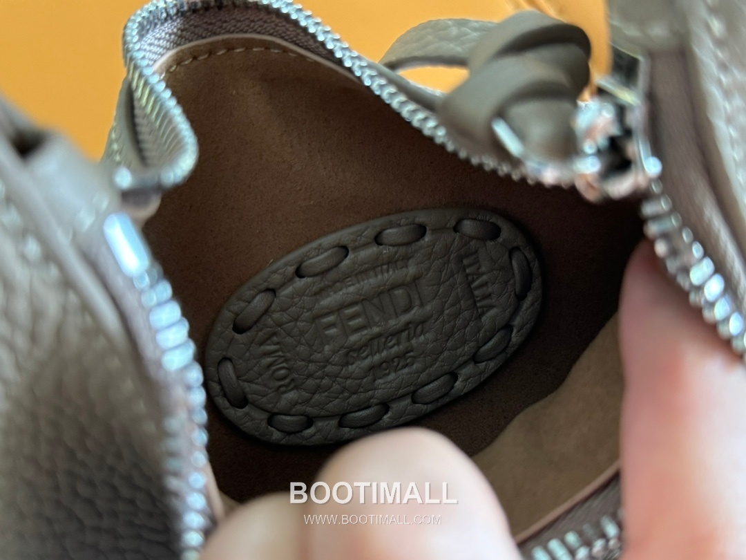 Fendi Fendessence Cuoio Romano Leather Crescent Bag 펜디 펜데센스 쿠오이오 로마노 가죽 크레센트 숄더백 094M68 28cm 8