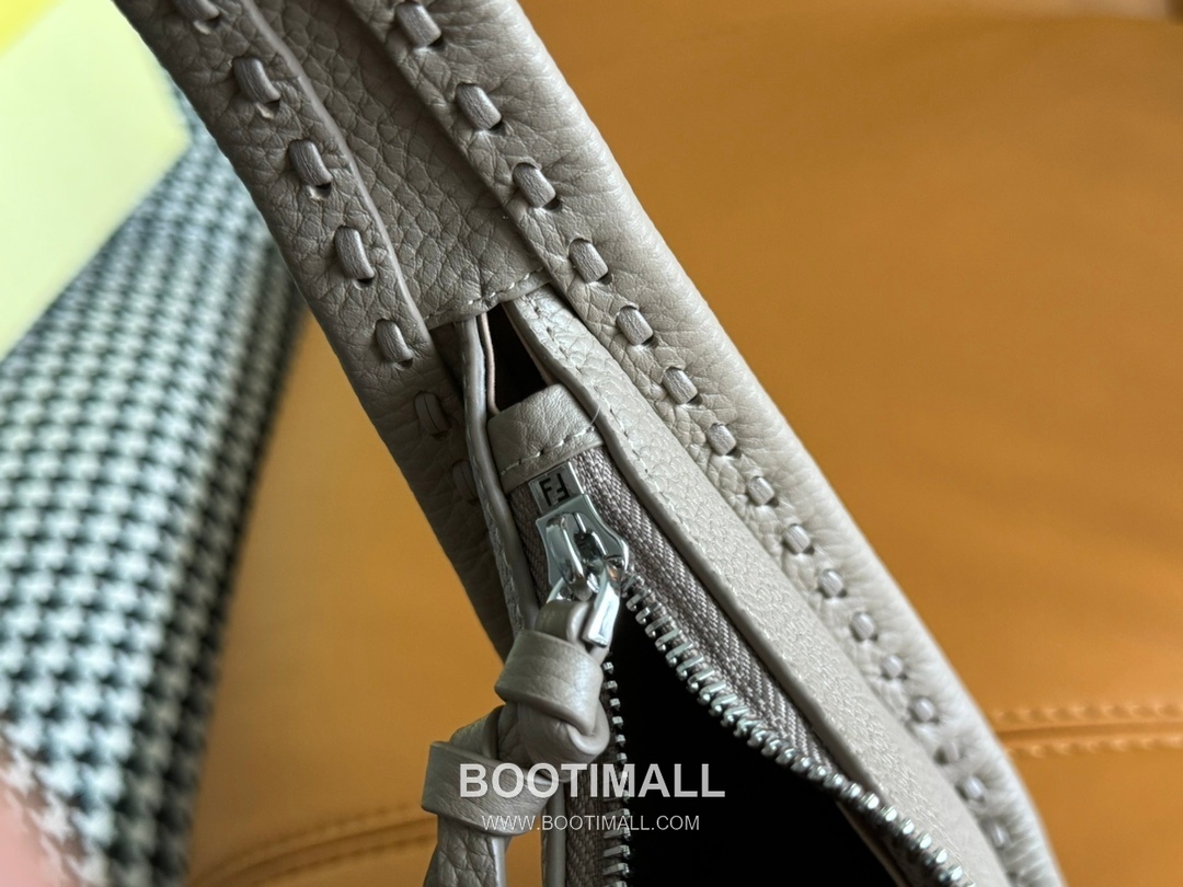 Fendi Fendessence Cuoio Romano Leather Crescent Bag 펜디 펜데센스 쿠오이오 로마노 가죽 크레센트 숄더백 094M68 28cm 9