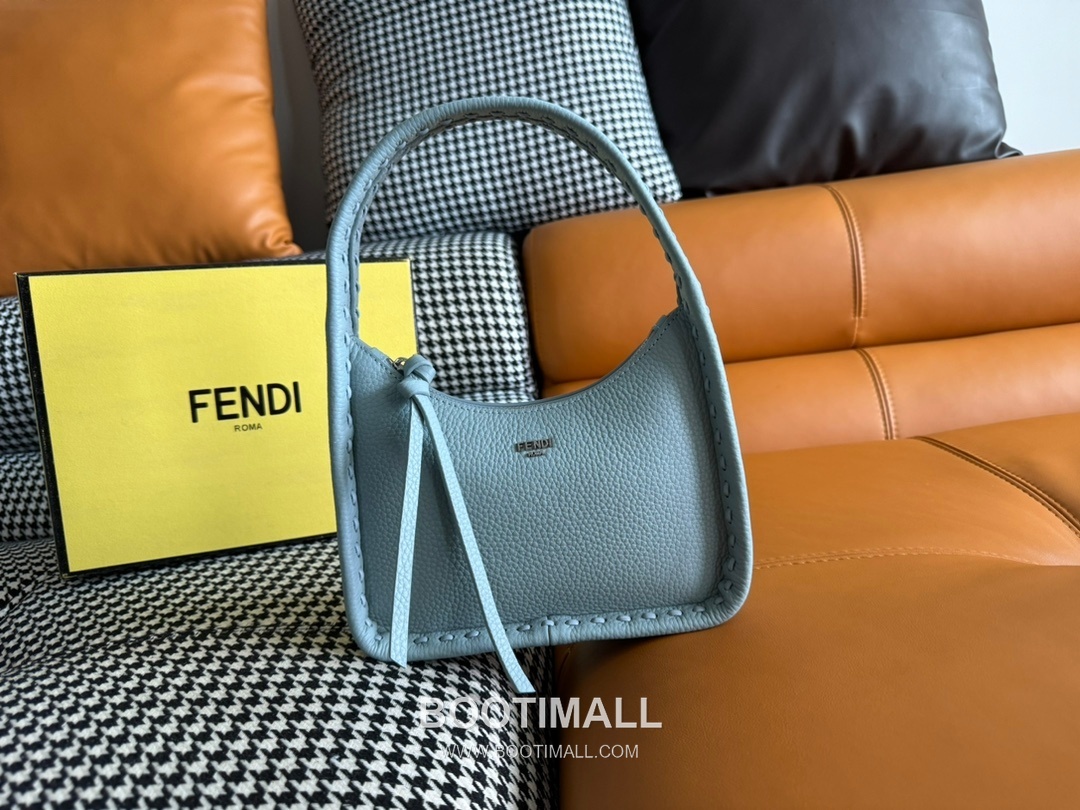 Fendi Fendessence Cuoio Romano Leather Crescent Bag 펜디 펜데센스 쿠오이오 로마노 가죽 크레센트 숄더백 094M68 28cm 1