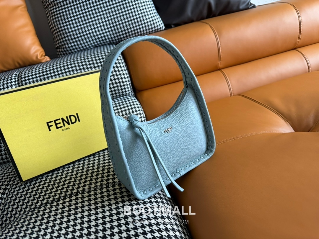 Fendi Fendessence Cuoio Romano Leather Crescent Bag 펜디 펜데센스 쿠오이오 로마노 가죽 크레센트 숄더백 094M68 28cm 2