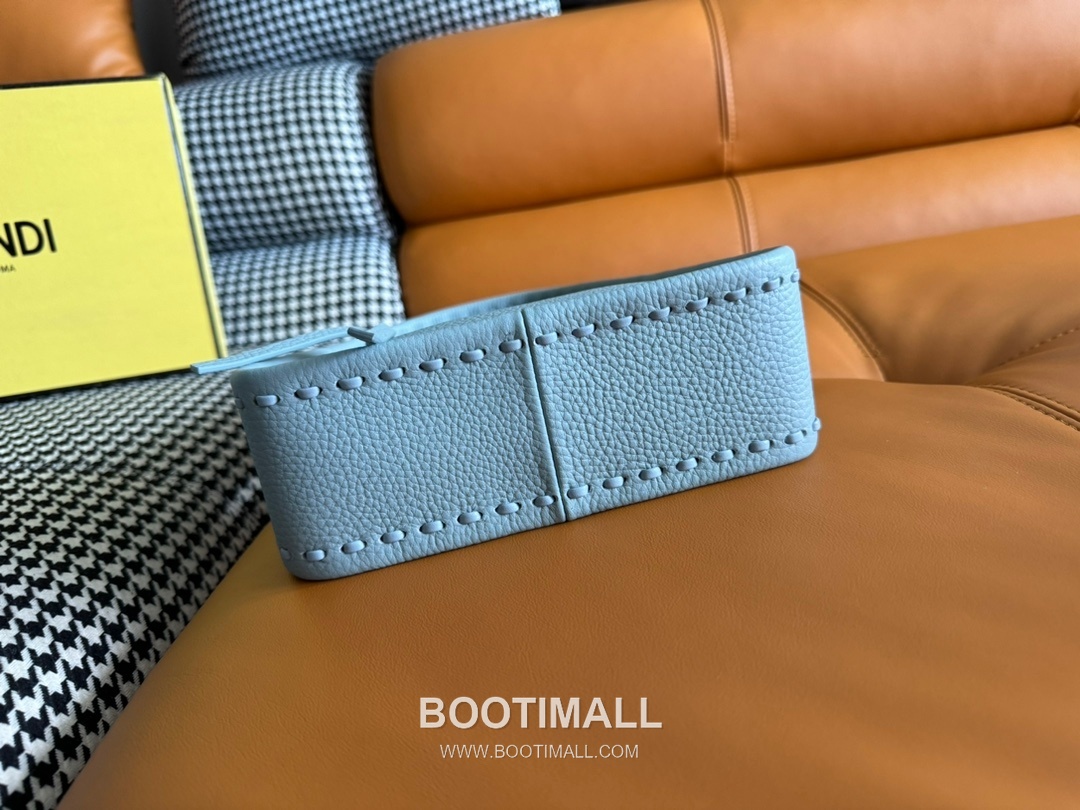 Fendi Fendessence Cuoio Romano Leather Crescent Bag 펜디 펜데센스 쿠오이오 로마노 가죽 크레센트 숄더백 094M68 28cm 5