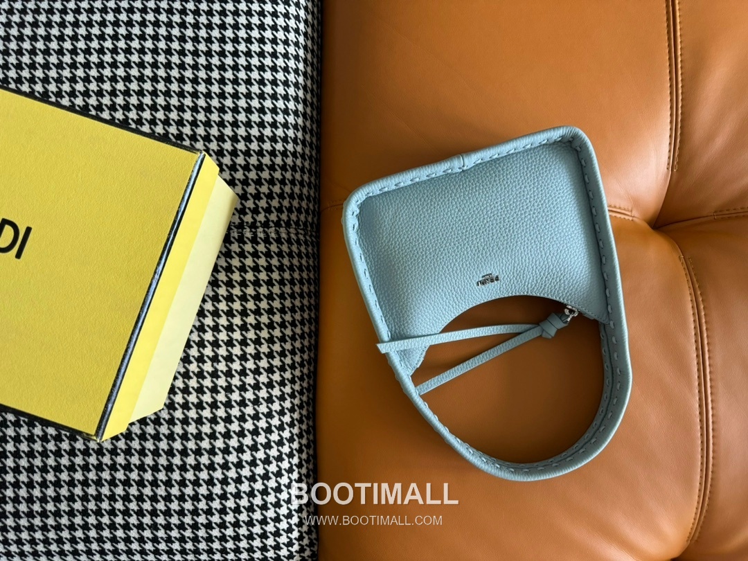 Fendi Fendessence Cuoio Romano Leather Crescent Bag 펜디 펜데센스 쿠오이오 로마노 가죽 크레센트 숄더백 094M68 28cm 6