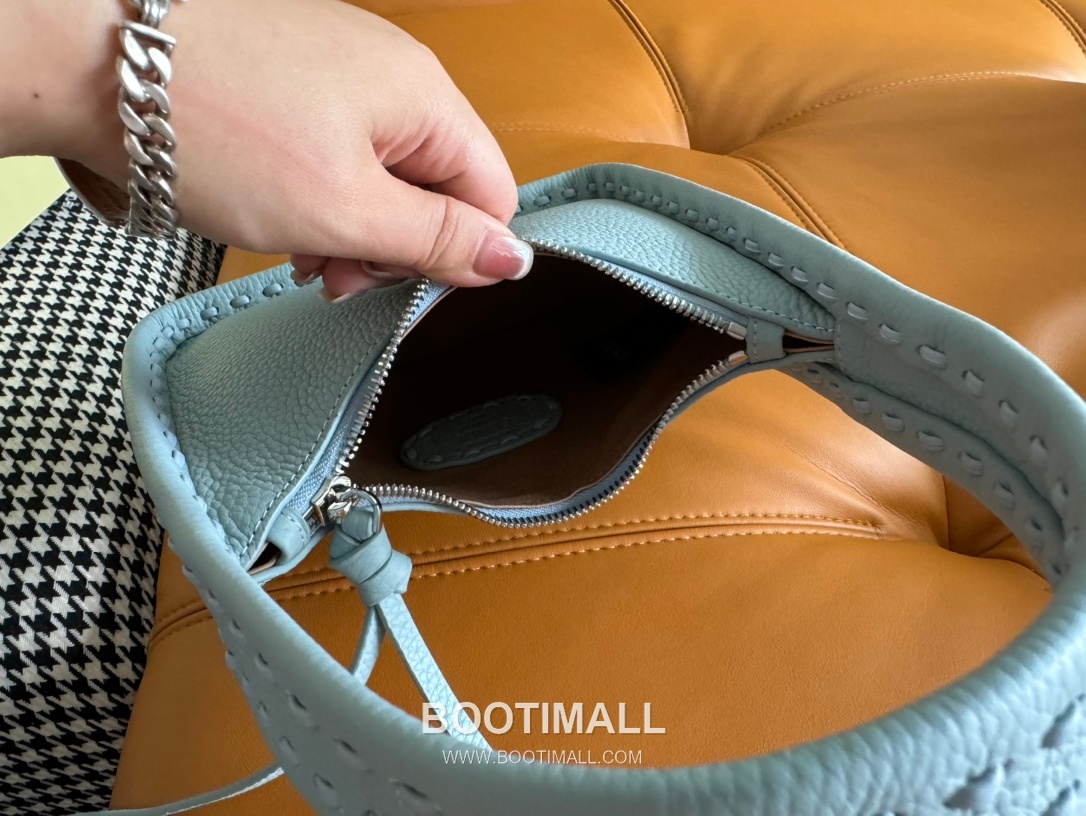 Fendi Fendessence Cuoio Romano Leather Crescent Bag 펜디 펜데센스 쿠오이오 로마노 가죽 크레센트 숄더백 094M68 28cm 8