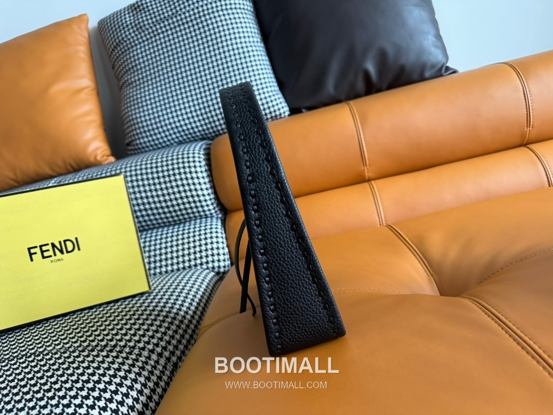 Fendi Fendessence Cuoio Romano Leather Crescent Bag 펜디 펜데센스 쿠오이오 로마노 가죽 크레센트 숄더백 094M68 28cm 3