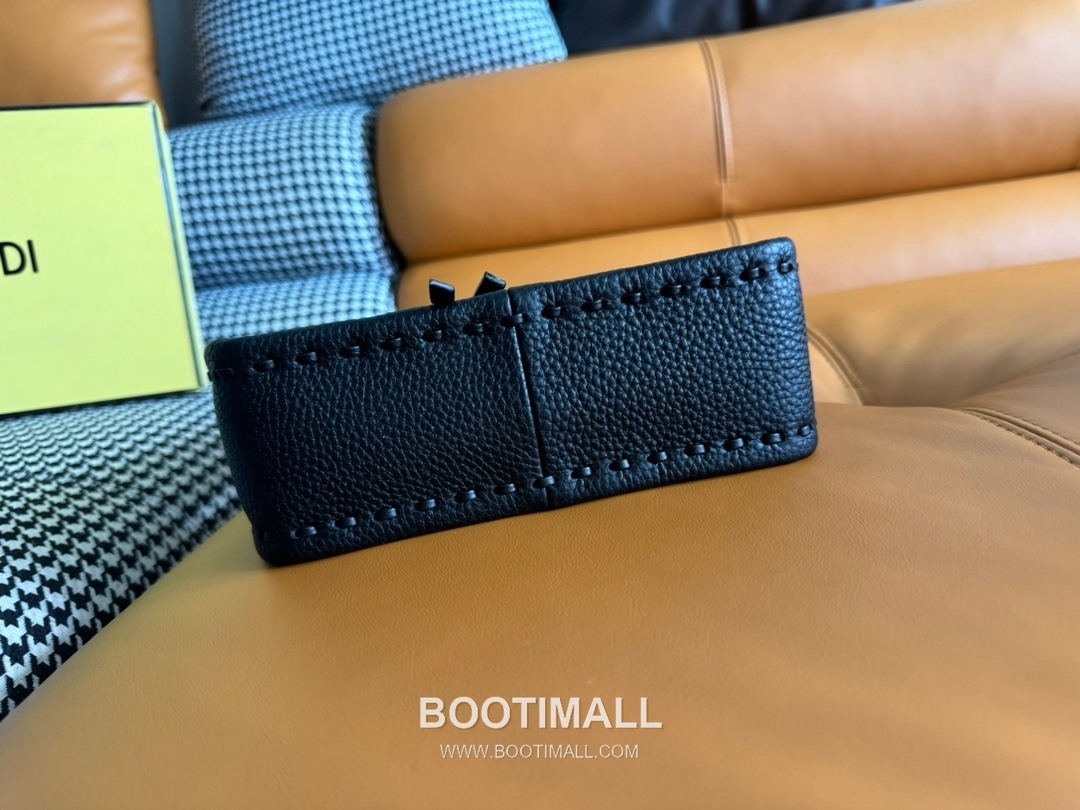 Fendi Fendessence Cuoio Romano Leather Crescent Bag 펜디 펜데센스 쿠오이오 로마노 가죽 크레센트 숄더백 094M68 28cm 5