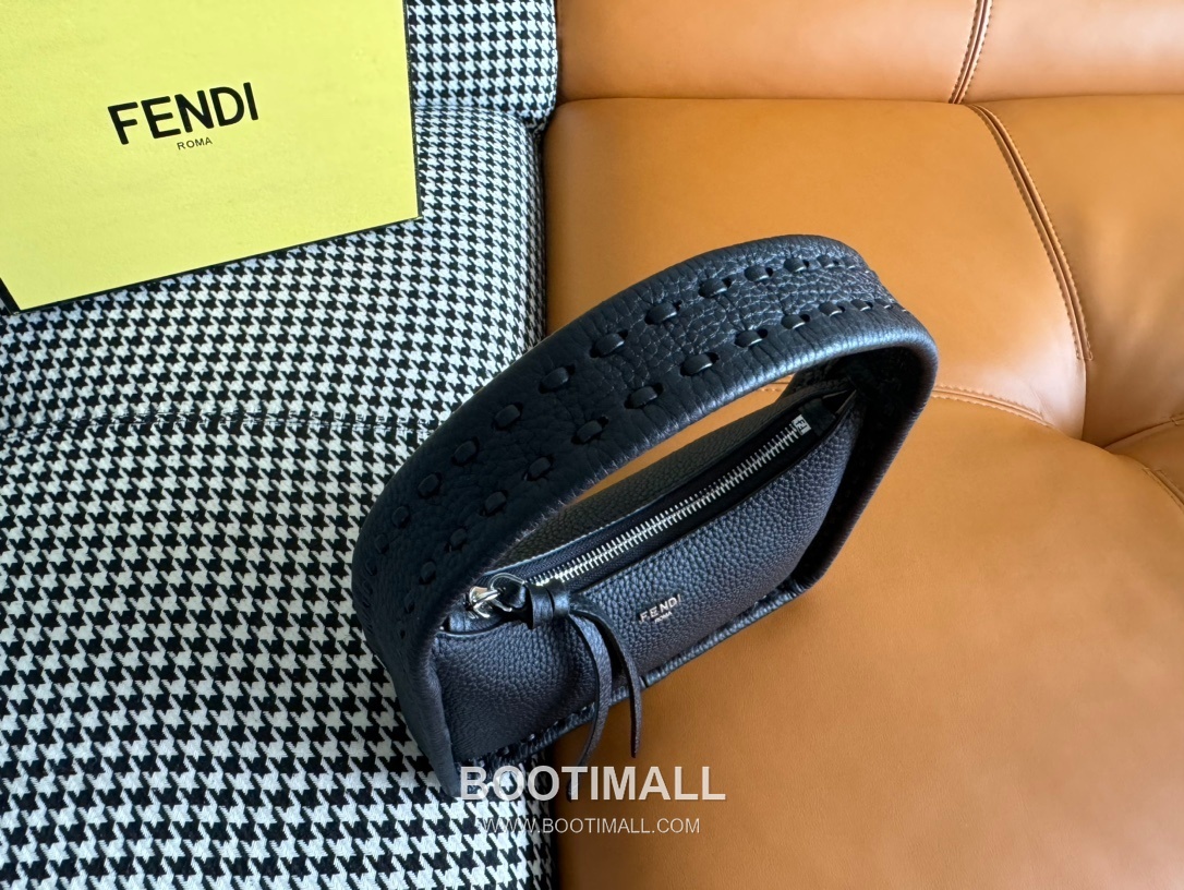 Fendi Fendessence Cuoio Romano Leather Crescent Bag 펜디 펜데센스 쿠오이오 로마노 가죽 크레센트 숄더백 094M68 28cm 6