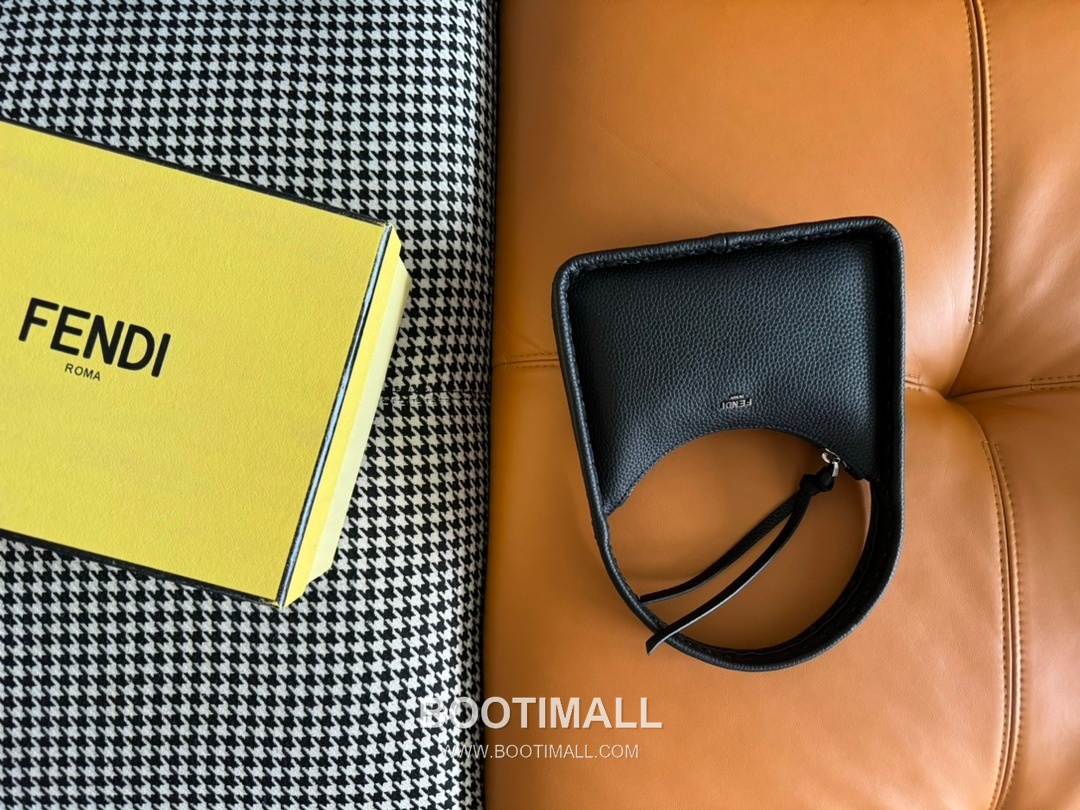 Fendi Fendessence Cuoio Romano Leather Crescent Bag 펜디 펜데센스 쿠오이오 로마노 가죽 크레센트 숄더백 094M68 28cm 7