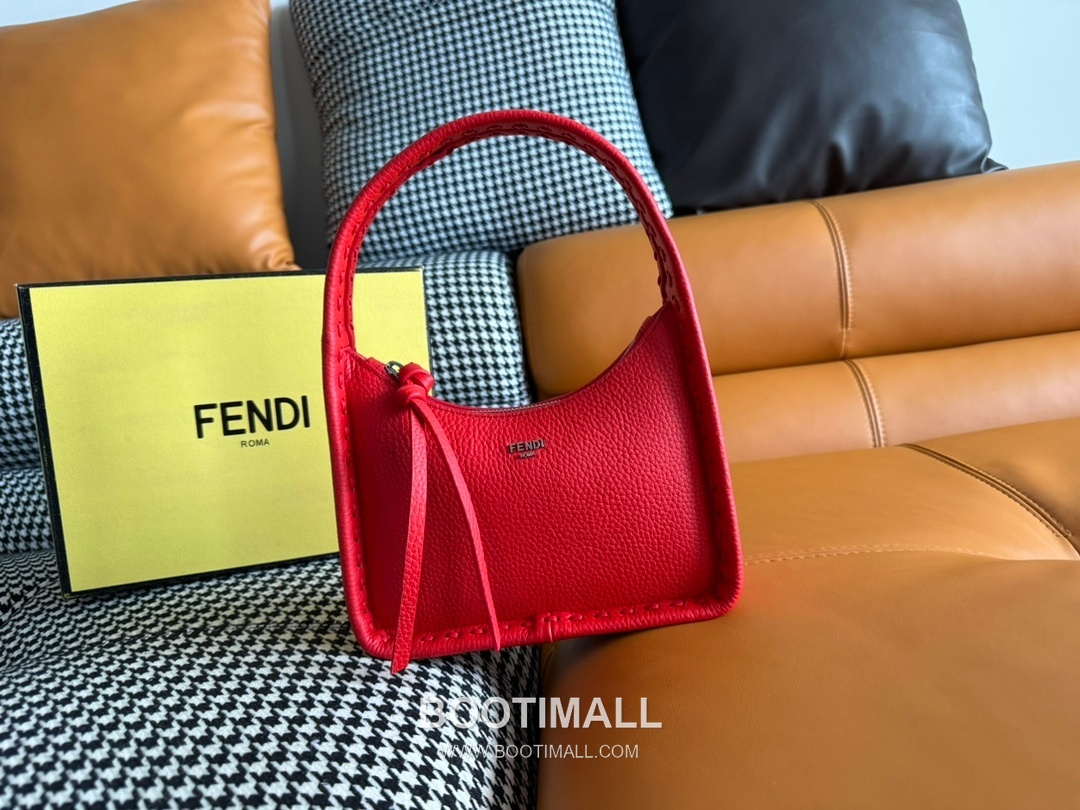 Fendi Fendessence Cuoio Romano Leather Crescent Bag 펜디 펜데센스 쿠오이오 로마노 가죽 크레센트 숄더백 094M68 28cm 1
