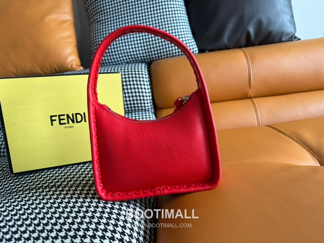 Fendi Fendessence Cuoio Romano Leather Crescent Bag 펜디 펜데센스 쿠오이오 로마노 가죽 크레센트 숄더백 094M68 28cm 4