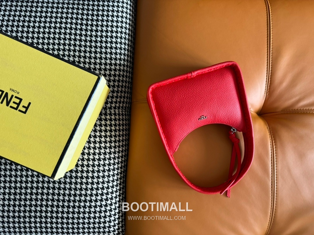 Fendi Fendessence Cuoio Romano Leather Crescent Bag 펜디 펜데센스 쿠오이오 로마노 가죽 크레센트 숄더백 094M68 28cm 6