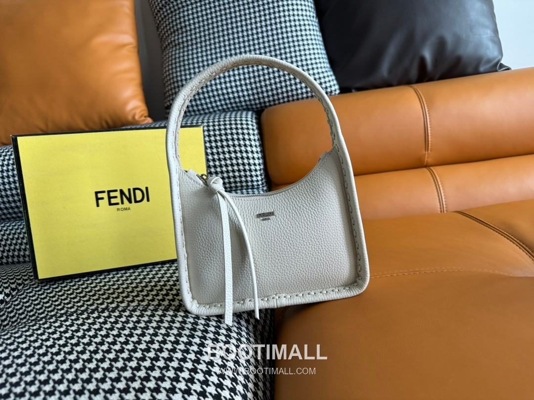 Fendi Fendessence Cuoio Romano Leather Crescent Bag 펜디 펜데센스 쿠오이오 로마노 가죽 크레센트 숄더백 094M68 28cm 4