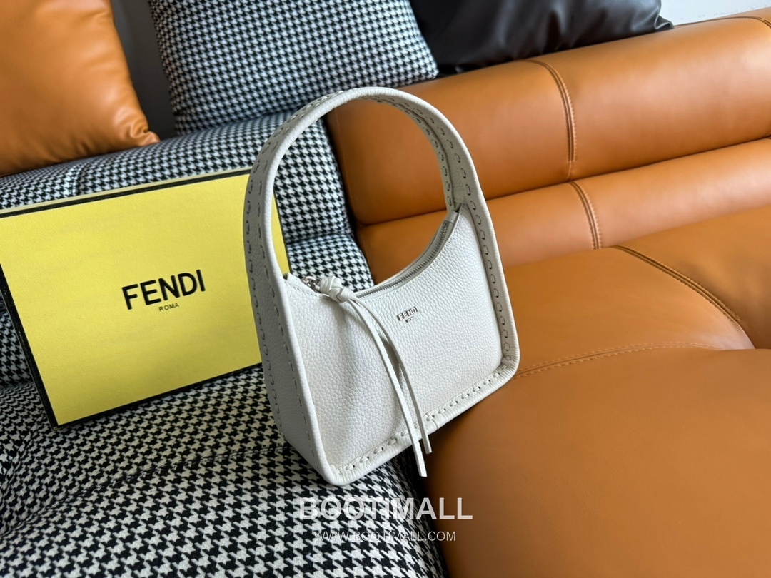 Fendi Fendessence Cuoio Romano Leather Crescent Bag 펜디 펜데센스 쿠오이오 로마노 가죽 크레센트 숄더백 094M68 28cm 5
