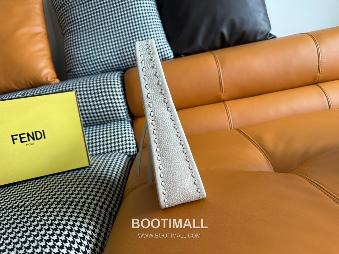 Fendi Fendessence Cuoio Romano Leather Crescent Bag 펜디 펜데센스 쿠오이오 로마노 가죽 크레센트 숄더백 094M68 28cm 6