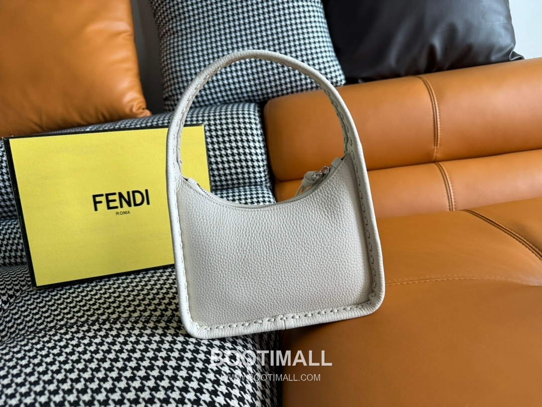 Fendi Fendessence Cuoio Romano Leather Crescent Bag 펜디 펜데센스 쿠오이오 로마노 가죽 크레센트 숄더백 094M68 28cm 7