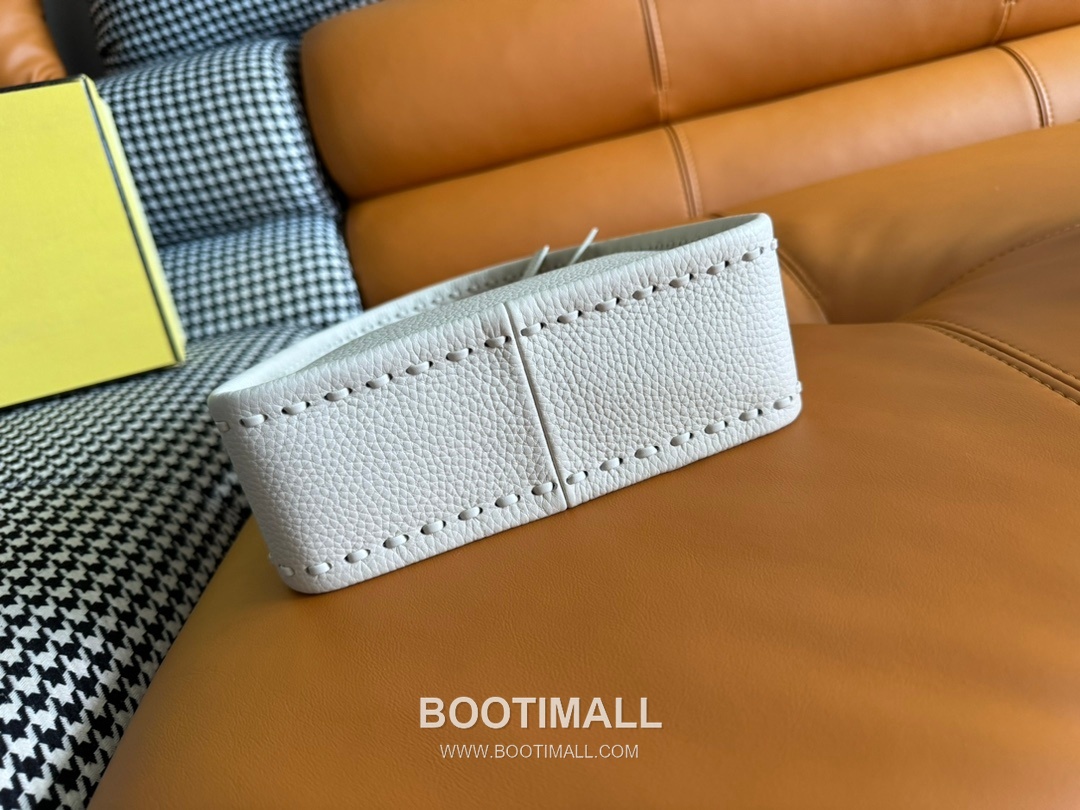 Fendi Fendessence Cuoio Romano Leather Crescent Bag 펜디 펜데센스 쿠오이오 로마노 가죽 크레센트 숄더백 094M68 28cm 8