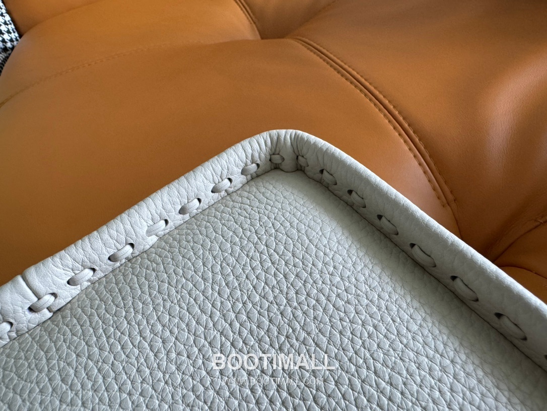 Fendi Fendessence Cuoio Romano Leather Crescent Bag 펜디 펜데센스 쿠오이오 로마노 가죽 크레센트 숄더백 094M68 28cm 12