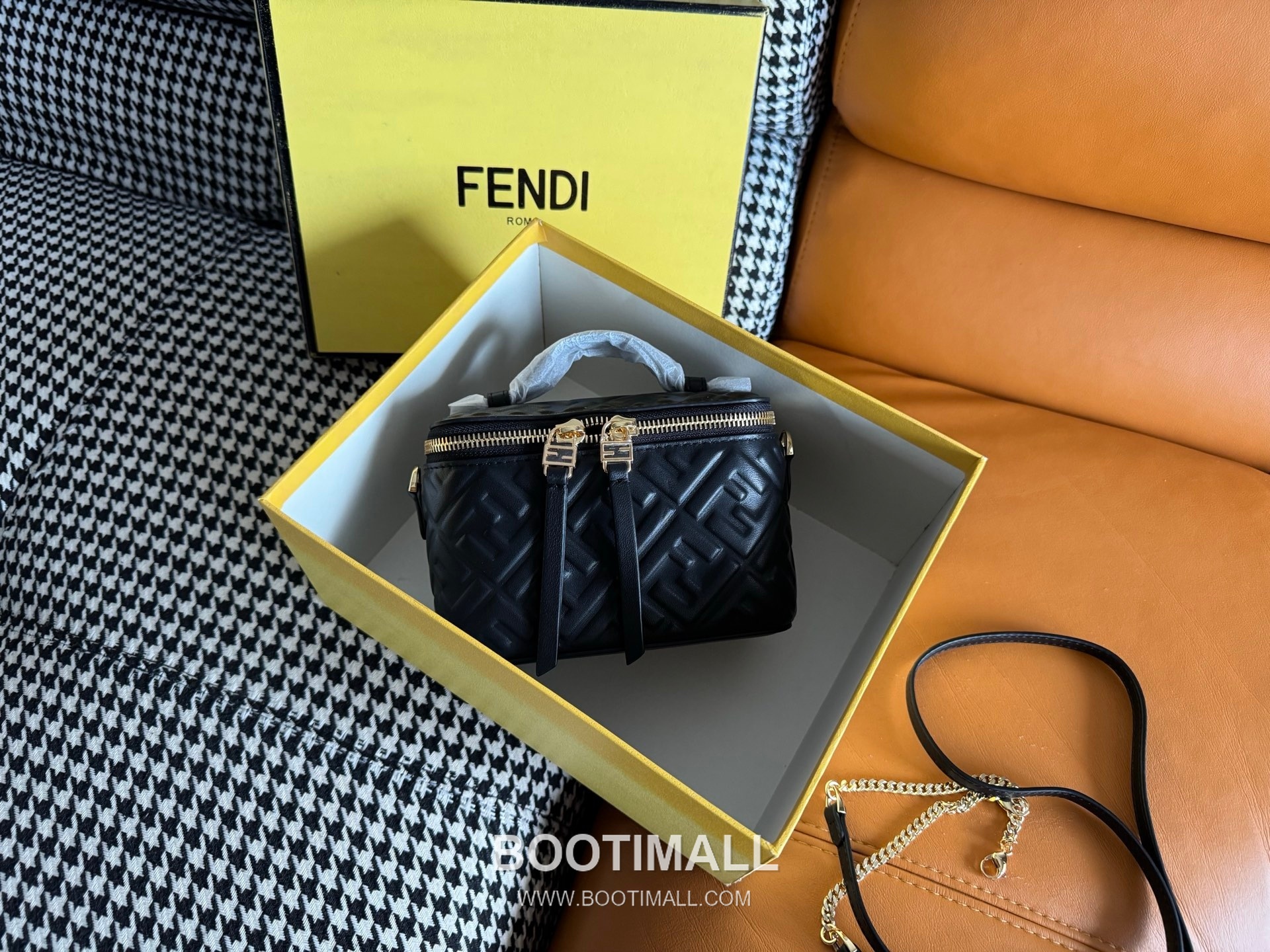 Fendi FF Embossed Nappa Leather Vanity Mini Bag 펜디 FF 엠보스 나파 가죽 바니티 미니 토트 크로스백 108M73 16cm 1