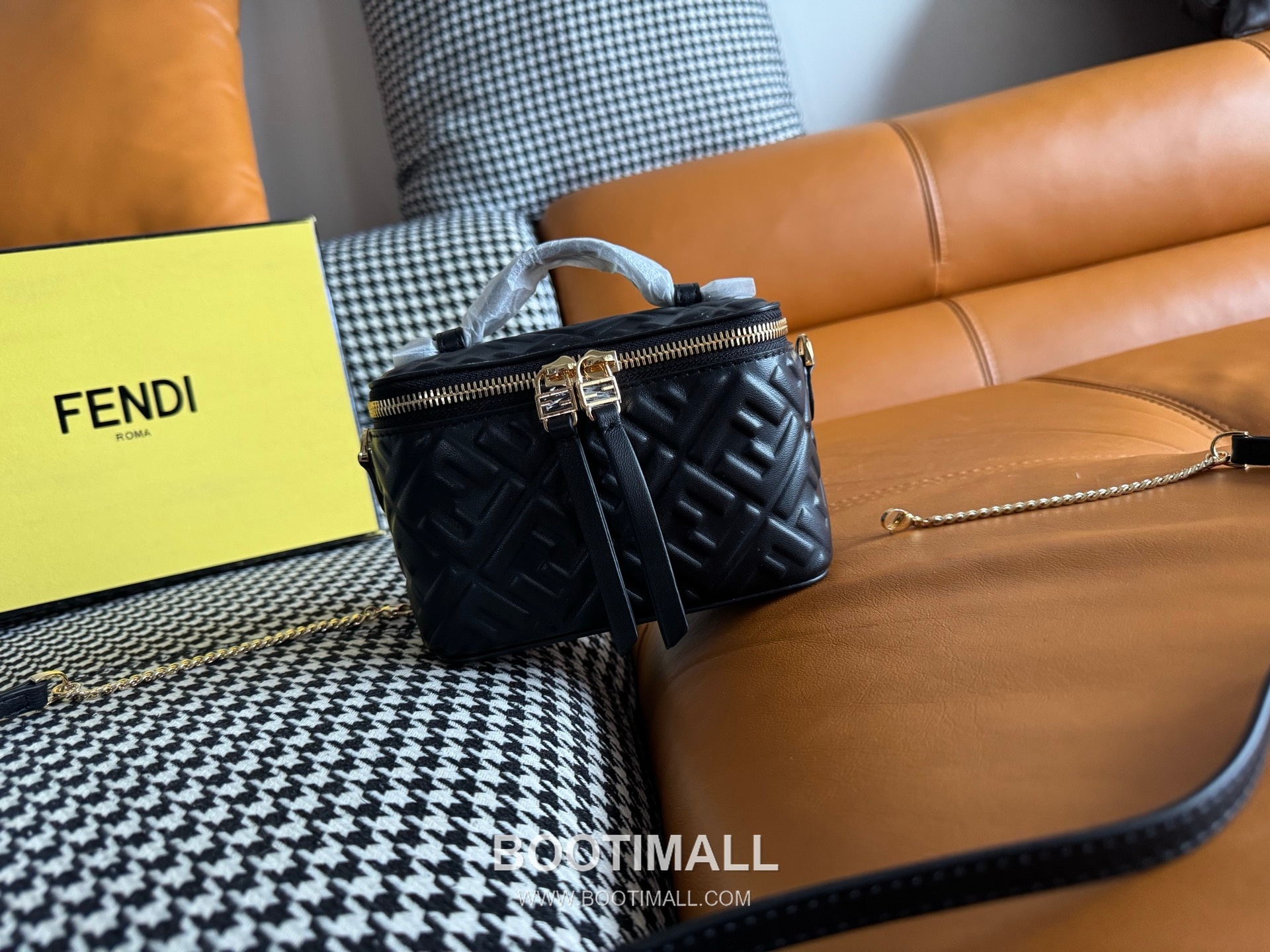 Fendi FF Embossed Nappa Leather Vanity Mini Bag 펜디 FF 엠보스 나파 가죽 바니티 미니 토트 크로스백 108M73 16cm 2
