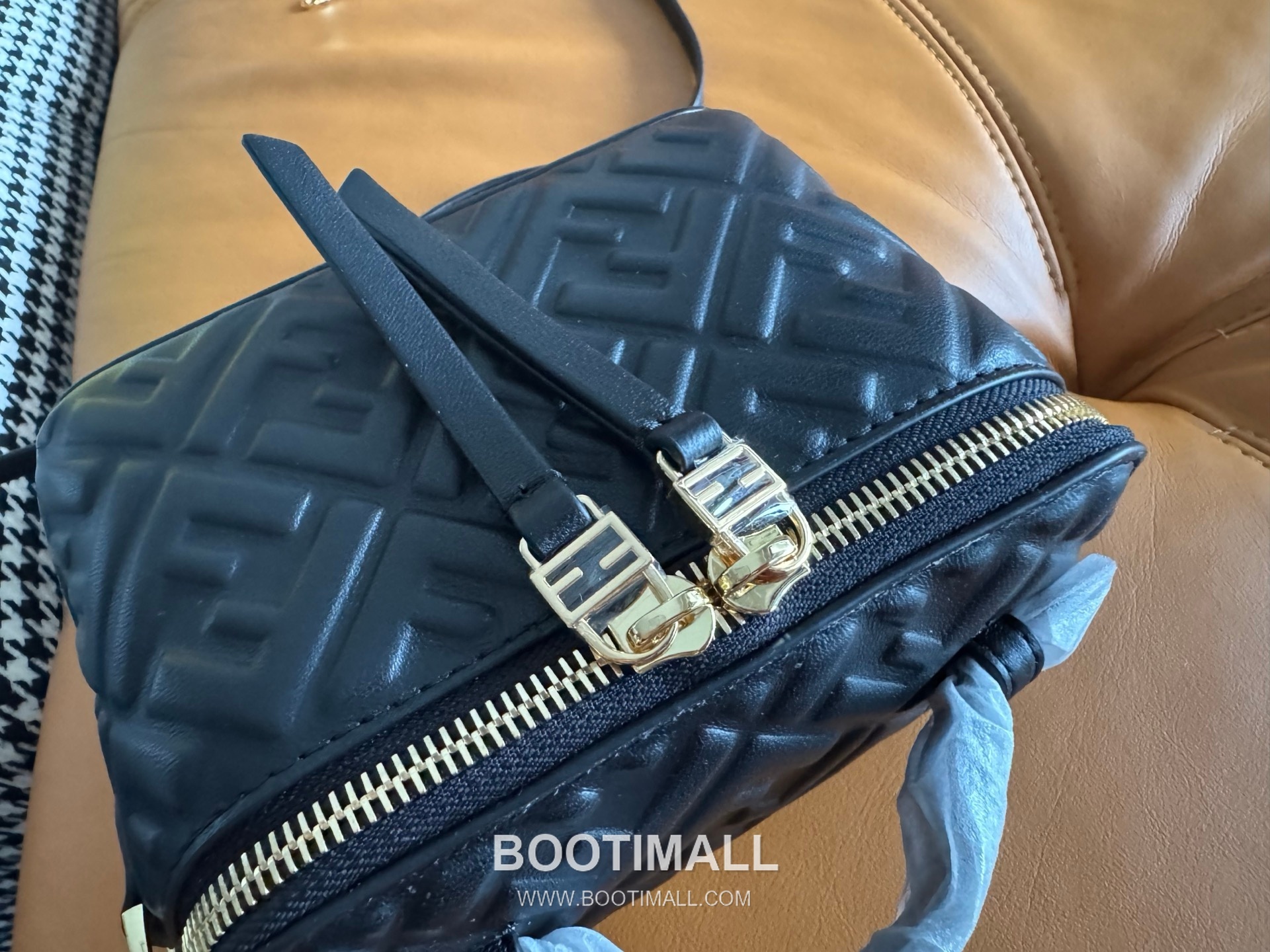 Fendi FF Embossed Nappa Leather Vanity Mini Bag 펜디 FF 엠보스 나파 가죽 바니티 미니 토트 크로스백 108M73 16cm 8