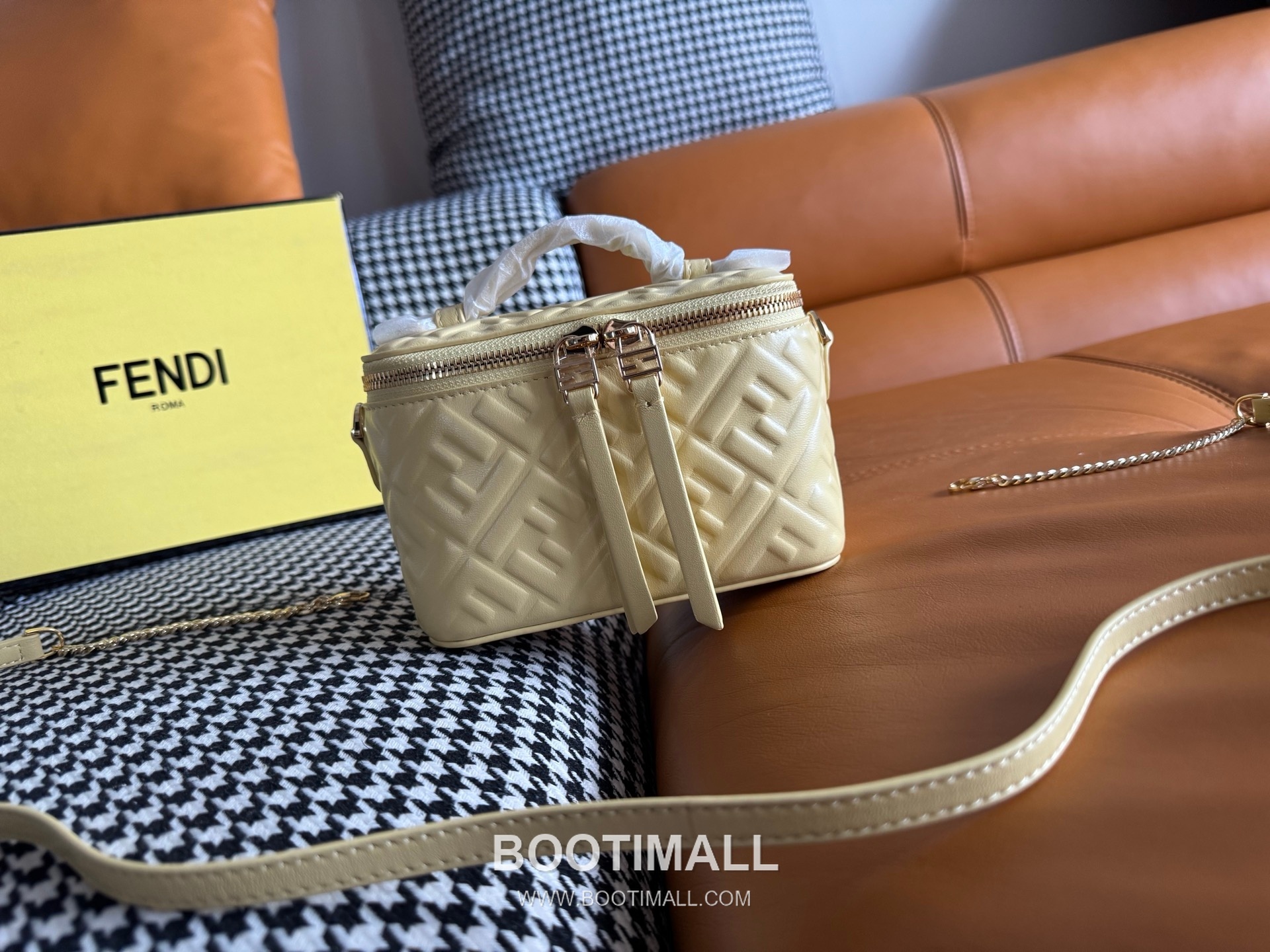 Fendi FF Embossed Nappa Leather Vanity Mini Bag 펜디 FF 엠보스 나파 가죽 바니티 미니 토트 크로스백 108M73 16cm 2