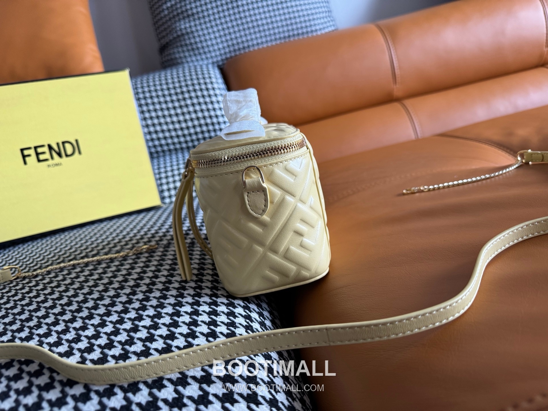 Fendi FF Embossed Nappa Leather Vanity Mini Bag 펜디 FF 엠보스 나파 가죽 바니티 미니 토트 크로스백 108M73 16cm 4