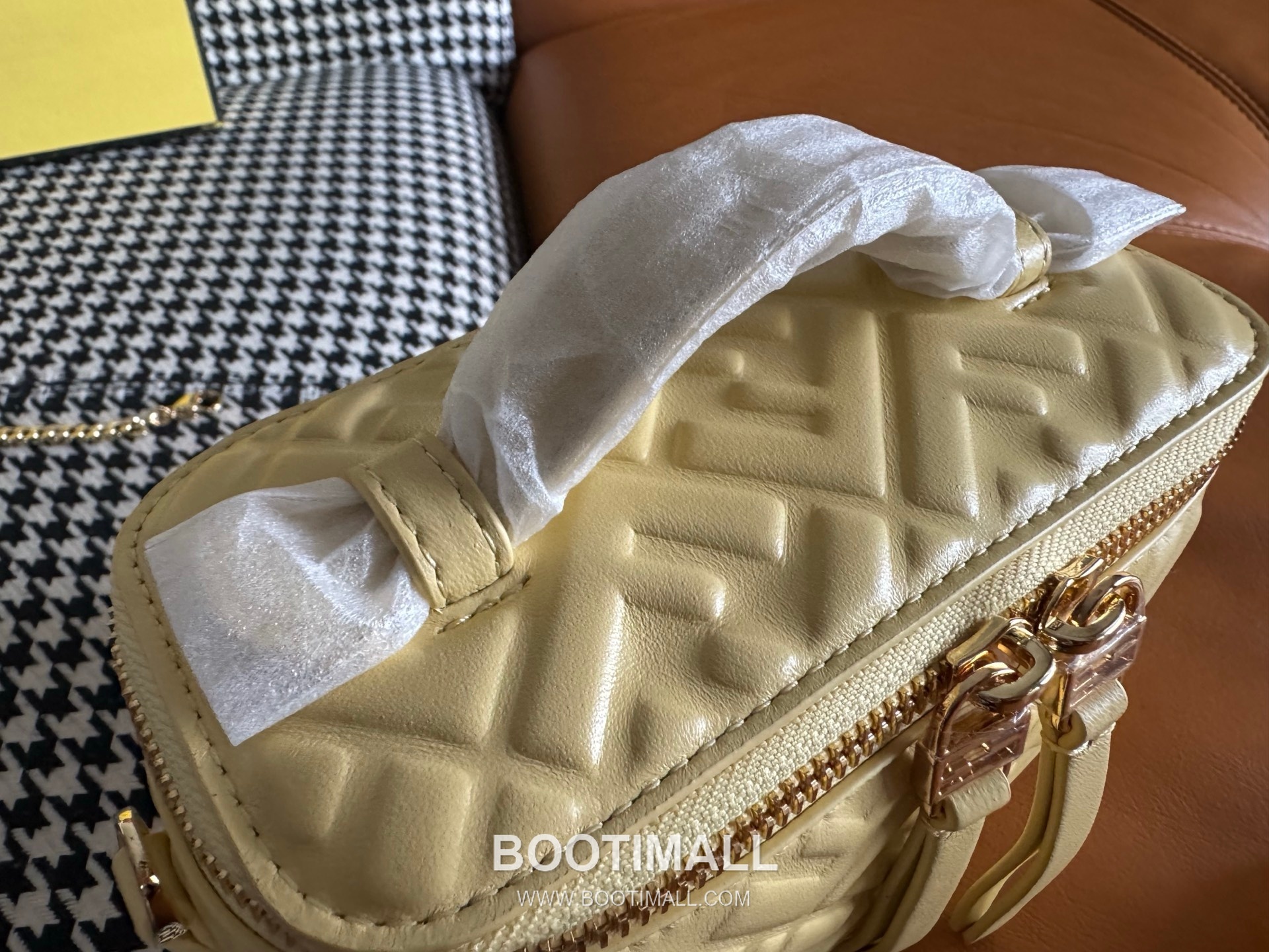 Fendi FF Embossed Nappa Leather Vanity Mini Bag 펜디 FF 엠보스 나파 가죽 바니티 미니 토트 크로스백 108M73 16cm 7