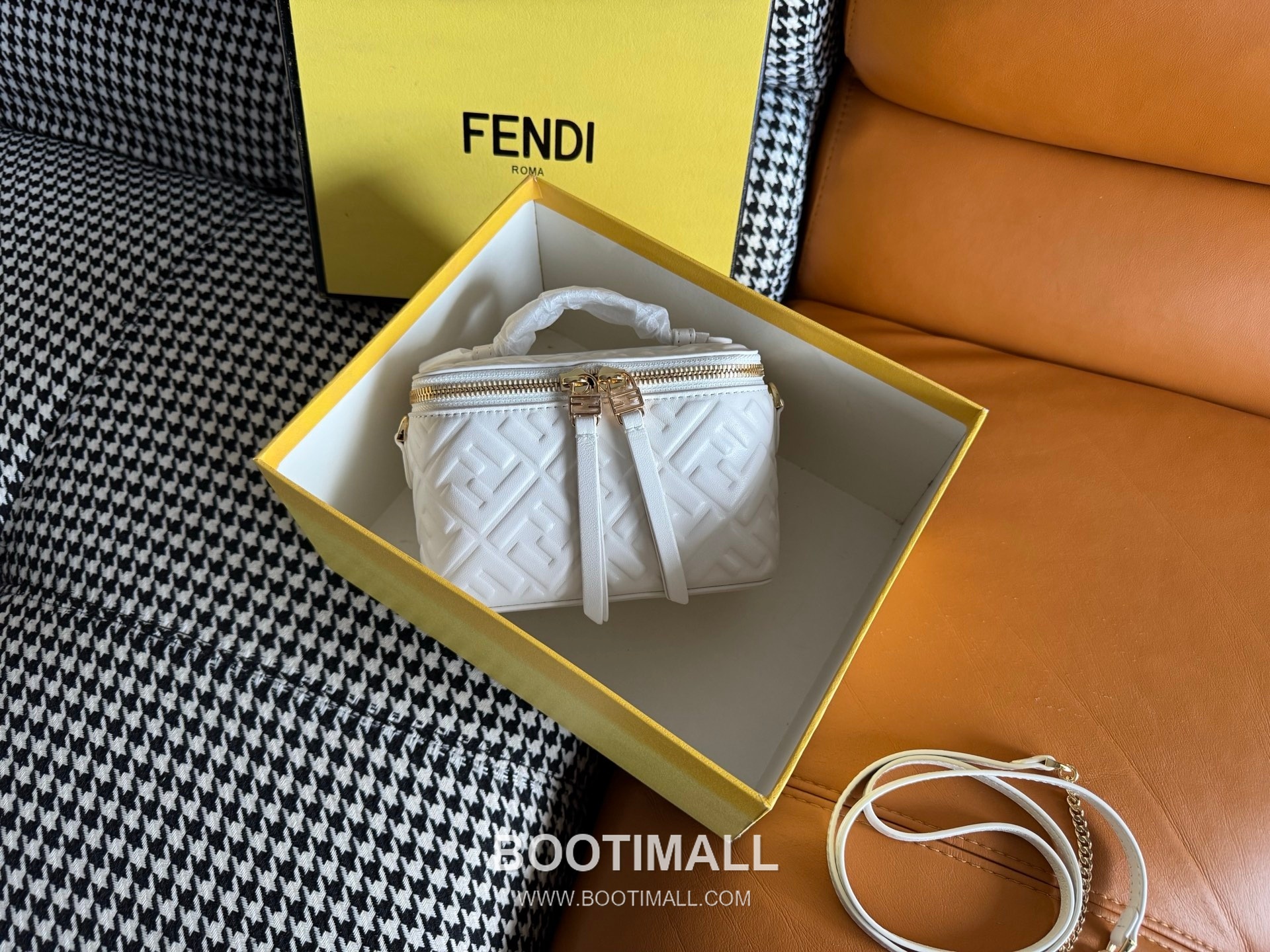 Fendi FF Embossed Nappa Leather Vanity Mini Bag 펜디 FF 엠보스 나파 가죽 바니티 미니 토트 크로스백 108M73 16cm 1