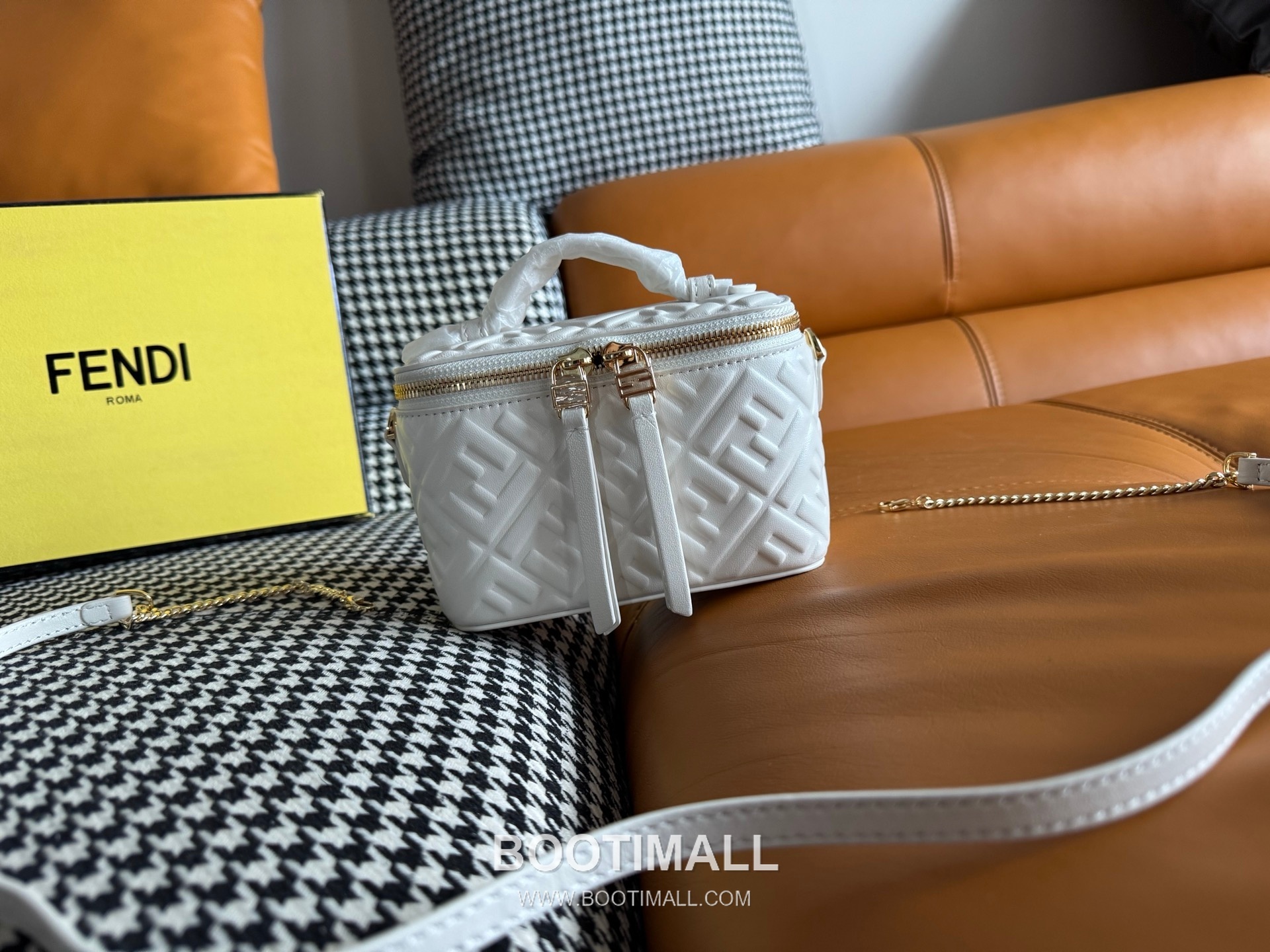 Fendi FF Embossed Nappa Leather Vanity Mini Bag 펜디 FF 엠보스 나파 가죽 바니티 미니 토트 크로스백 108M73 16cm 2