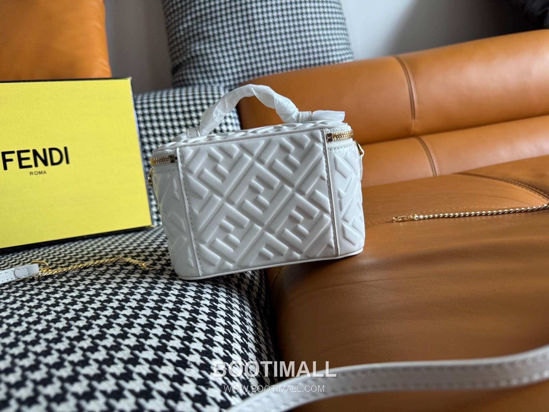 Fendi FF Embossed Nappa Leather Vanity Mini Bag 펜디 FF 엠보스 나파 가죽 바니티 미니 토트 크로스백 108M73 16cm 5