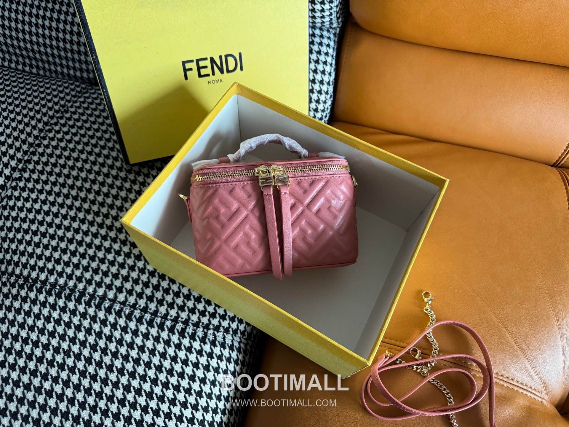 Fendi FF Embossed Nappa Leather Vanity Mini Bag 펜디 FF 엠보스 나파 가죽 바니티 미니 토트 크로스백 108M73 16cm 1