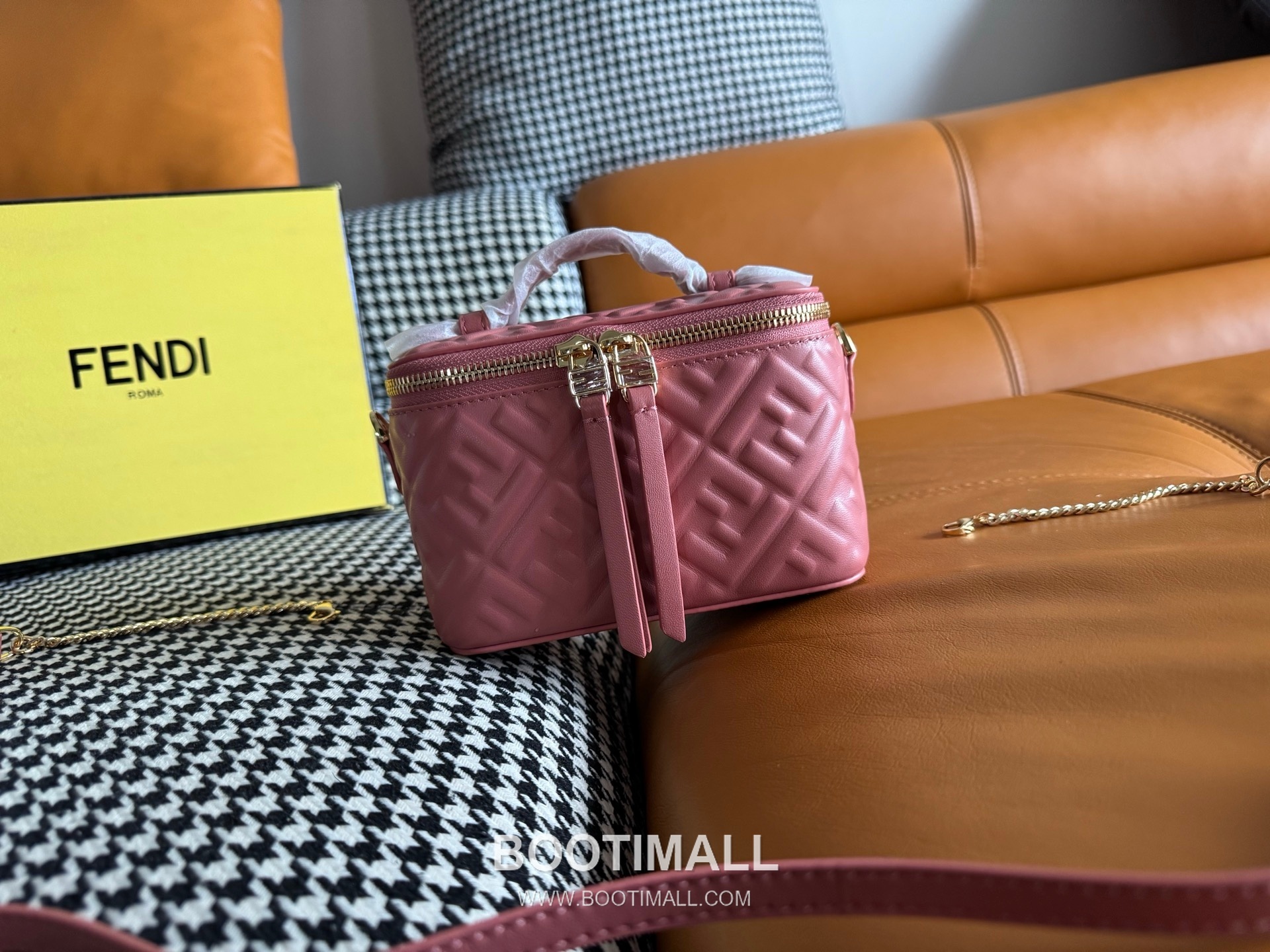 Fendi FF Embossed Nappa Leather Vanity Mini Bag 펜디 FF 엠보스 나파 가죽 바니티 미니 토트 크로스백 108M73 16cm 2