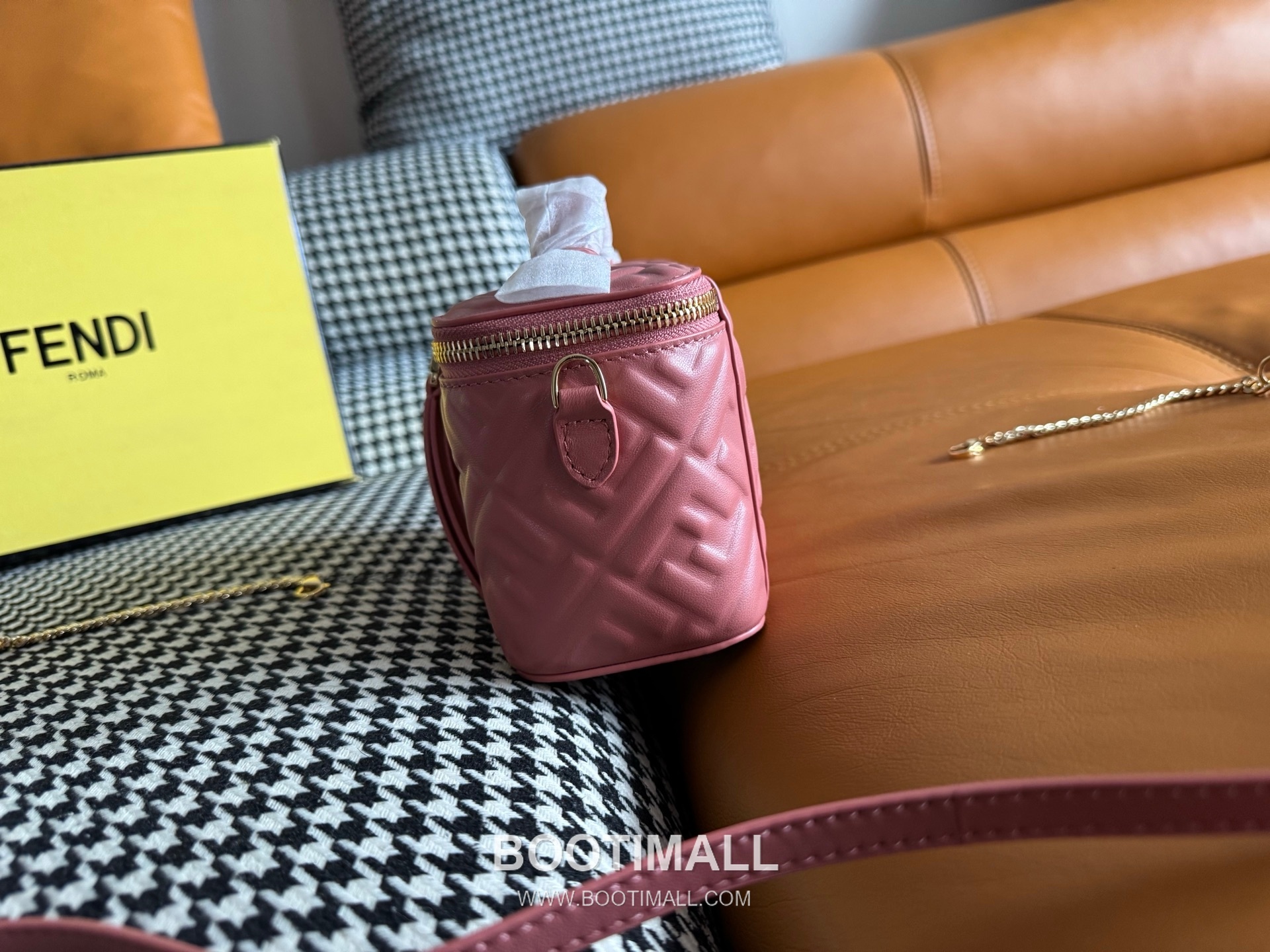 Fendi FF Embossed Nappa Leather Vanity Mini Bag 펜디 FF 엠보스 나파 가죽 바니티 미니 토트 크로스백 108M73 16cm 4