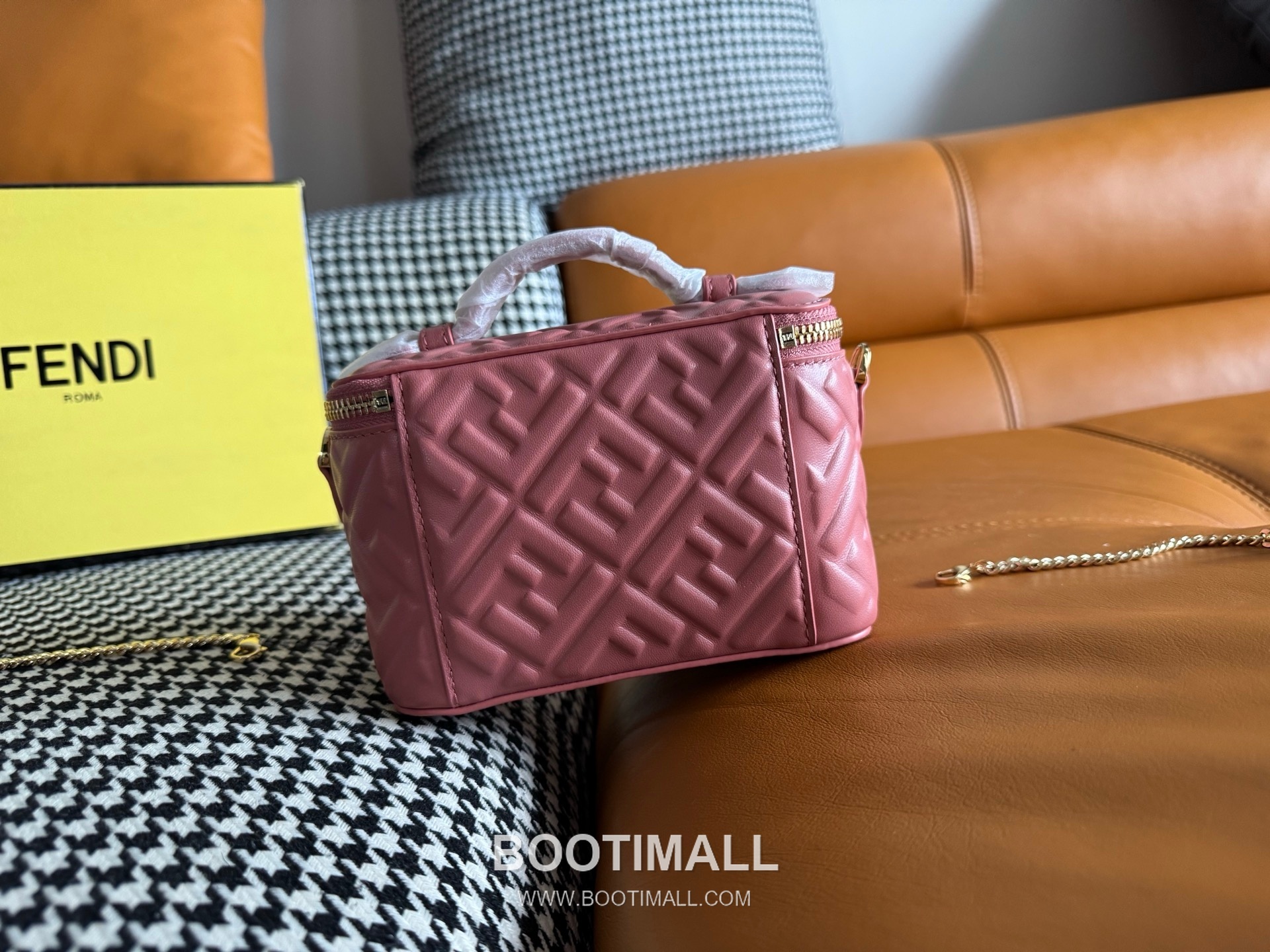 Fendi FF Embossed Nappa Leather Vanity Mini Bag 펜디 FF 엠보스 나파 가죽 바니티 미니 토트 크로스백 108M73 16cm 5