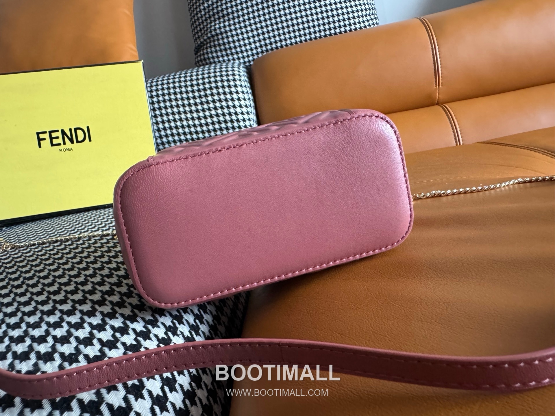 Fendi FF Embossed Nappa Leather Vanity Mini Bag 펜디 FF 엠보스 나파 가죽 바니티 미니 토트 크로스백 108M73 16cm 6