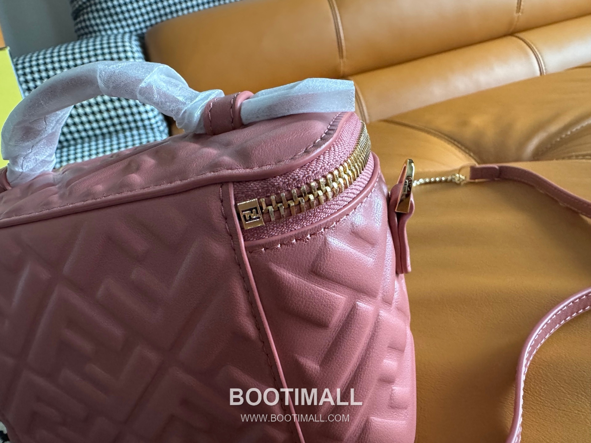 Fendi FF Embossed Nappa Leather Vanity Mini Bag 펜디 FF 엠보스 나파 가죽 바니티 미니 토트 크로스백 108M73 16cm 7