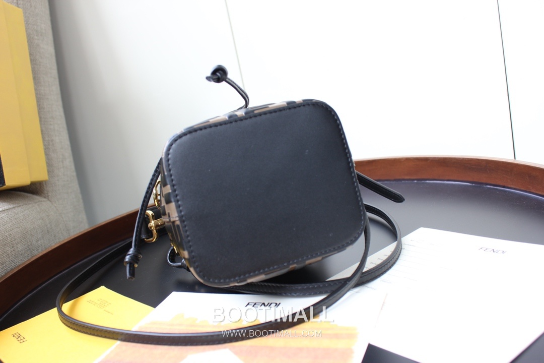 Fendi Mon Trésor FF Embossed Calfskin Bucket Bag 펜디 몽 트레조르 FF 엠보스 카프스킨 버킷백 183M65 18cm 5