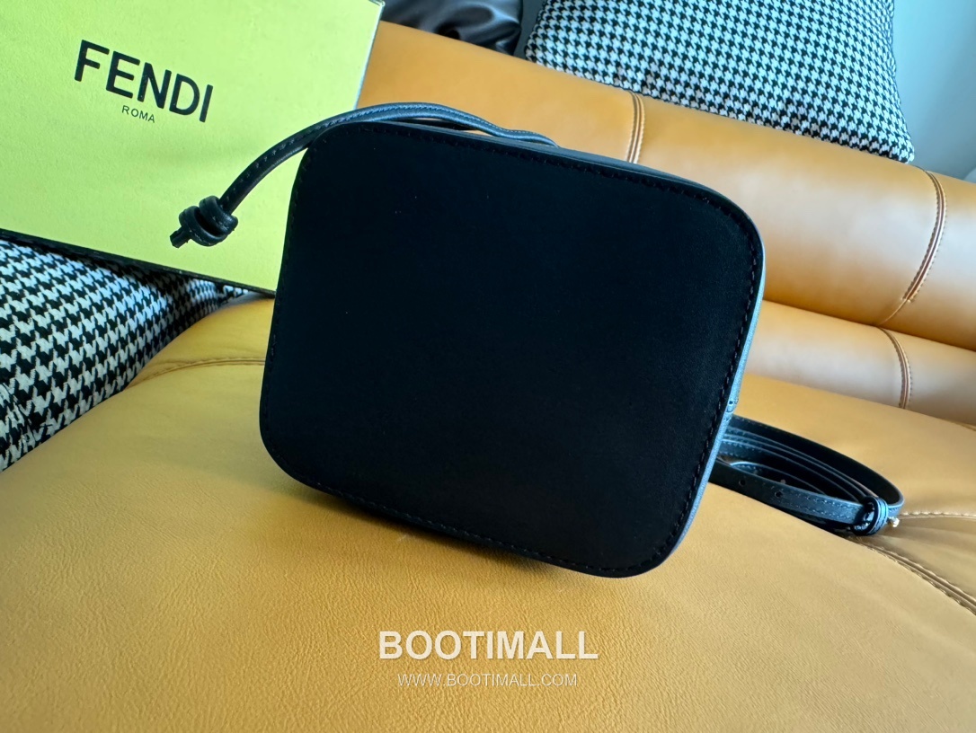 Fendi Mon Trésor FF Embossed Calfskin Bucket Bag 펜디 몽 트레조르 FF 엠보스 카프스킨 버킷백 183M65 18cm 4