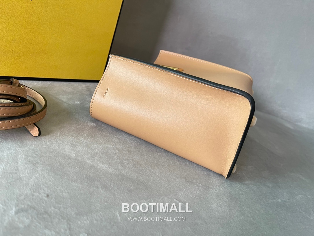 Fendi Way Leather Small Bag 펜디 웨이 가죽 스몰 토트 숄더백 054M80 20cm 4