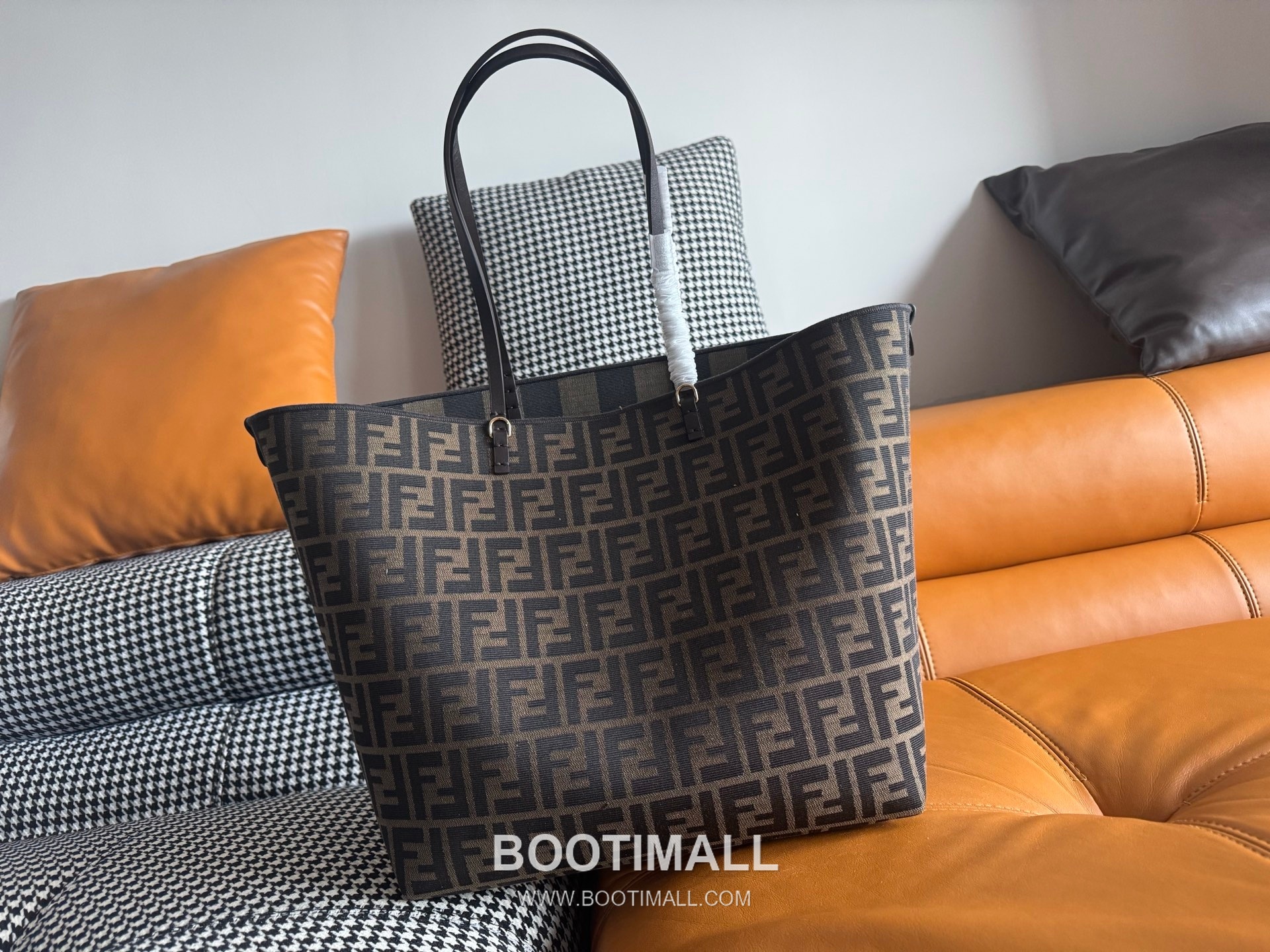 Fendi Pequin FF Reversible Jacquard Large Tote Bag 펜디 페퀸 FF 리버서블 자카드 라지 토트백 425M75 35cm 3