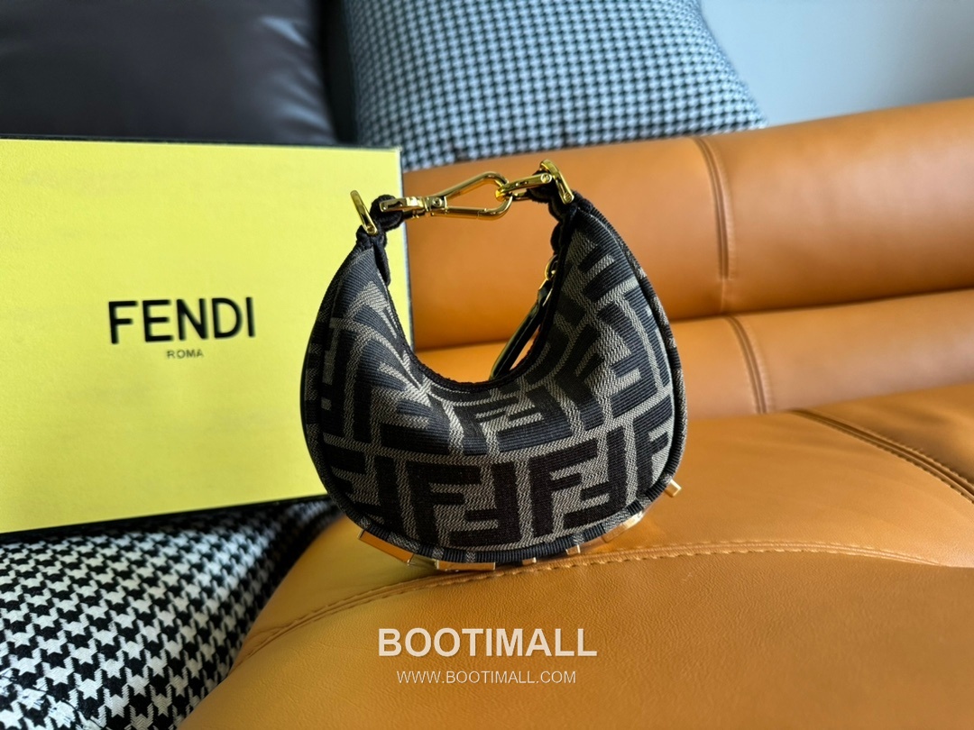 Fendi FF Jacquard Mini Crescent Bag 펜디 FF 자카드 미니 크레센트 숄더백 089M60 16.5cm 2