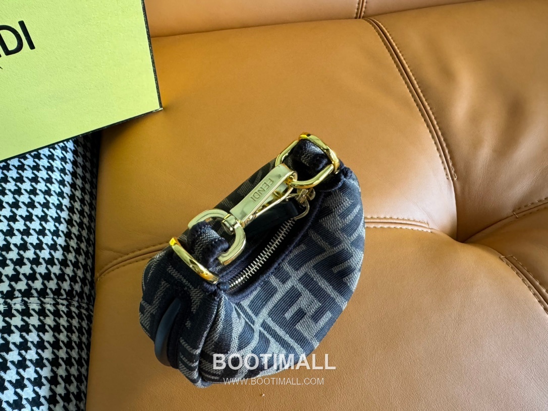 Fendi FF Jacquard Mini Crescent Bag 펜디 FF 자카드 미니 크레센트 숄더백 089M60 16.5cm 4